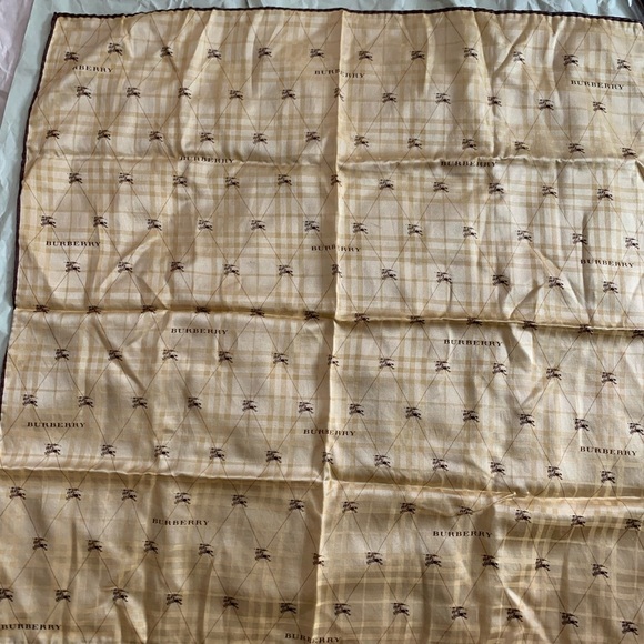 Burberry Checkered Scarf brandnew used store display #4 darker color in person - Picture 6 of 12